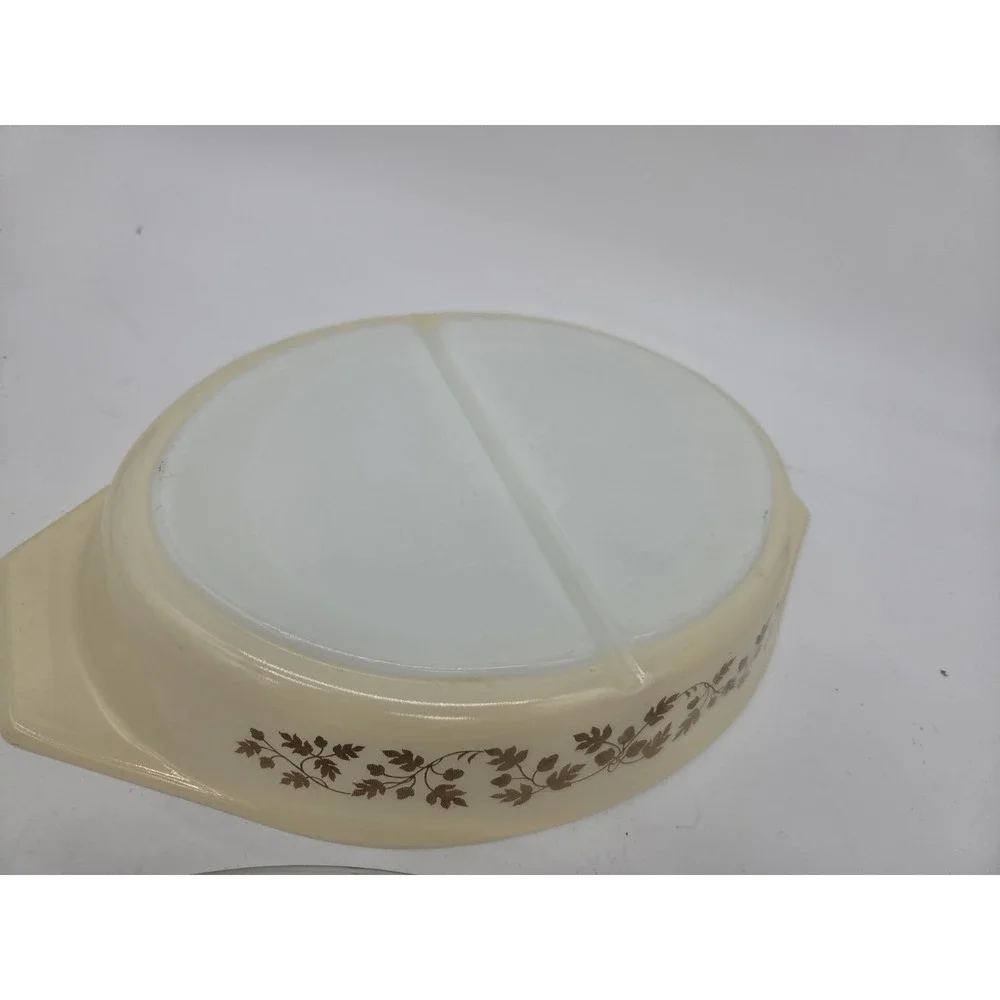 Vintage Pyrex 942C Golden Acorn 1 1/2 qt Covered Divided Casserole 50s 60s